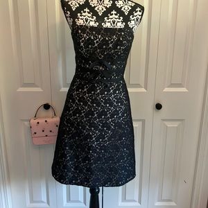 😱WHBM lace LBD dress over cream lining 3 ribbon detail on front w/ties